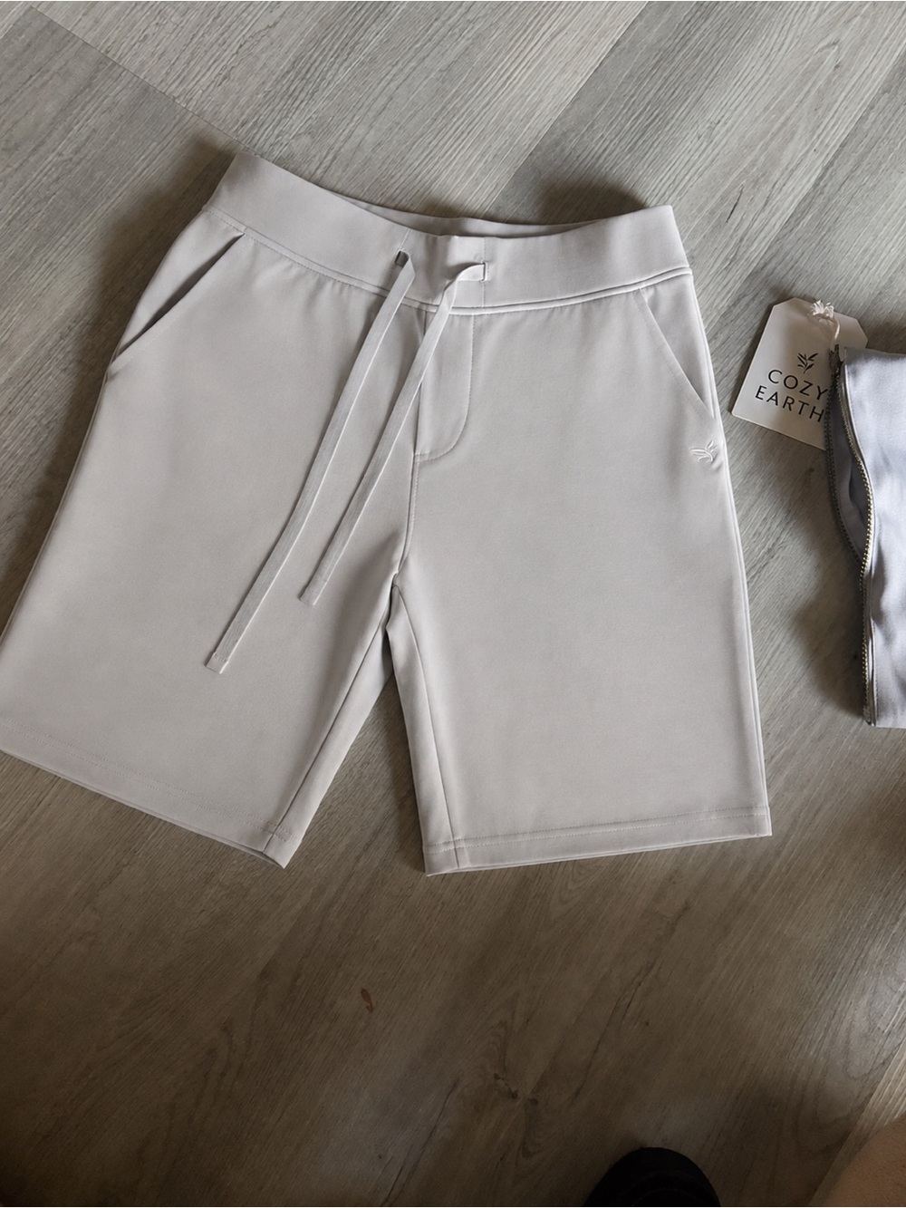 Cozy Earth Men’s Ultra Soft Bamboo Jogger Shorts Light Grey Small NWT $90 Msrp